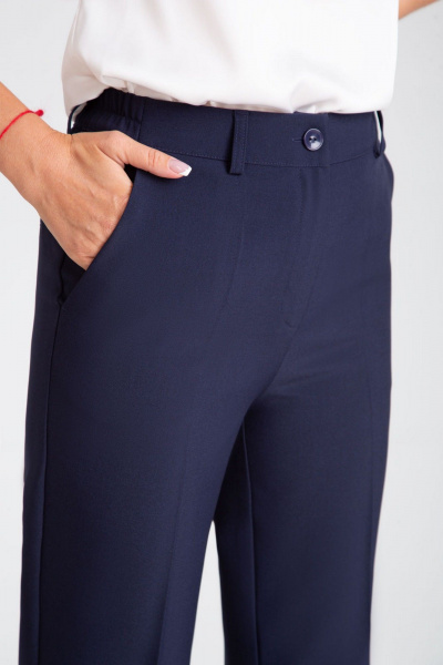 Деловой костюм-двойка брюки и жакет из текстиля IVARI 10305/1 синий - фото 10