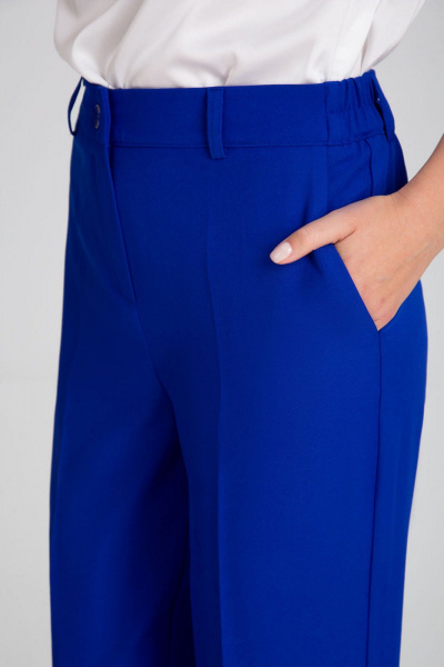 Деловой костюм-двойка синий из текстиля IVARI 10305/1 василек - фото 10