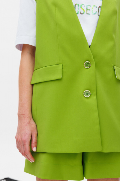 Летний жилет с высокой шлицей, воротником и карманами KOKOdea 7.15 яблочный - фото 3