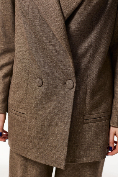 Демисезонный костюм из ткани: брюки и жакет Mislana 1031 коричневый - фото 7