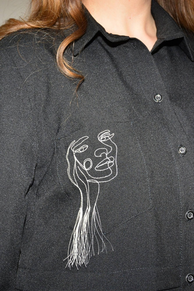 Блуза черная из текстиля с вышивкой и складками Needle 538/1 - фото 2