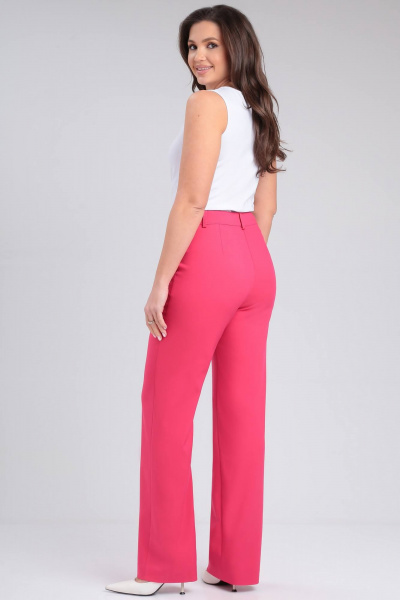 Демисезонные прямые брюки из текстиля с карманами LeNata 11402 малиновый - фото 2