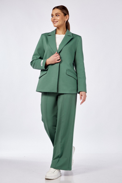 Комплект брюки жакет и футболка из текстиля в деловом стиле Диомант 1947 зелень - фото 1