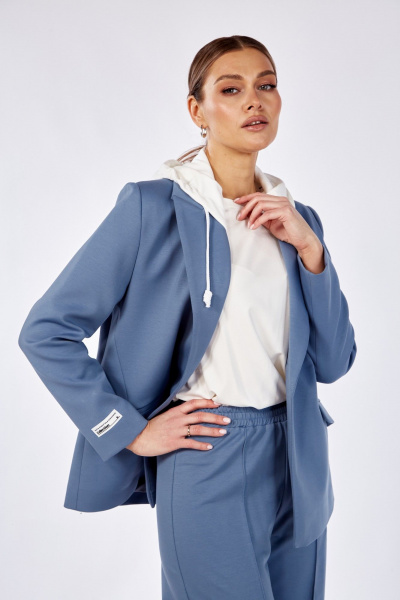 Деловой комплект с жакетом и брюками из текстиля Диомант 1947 деним - фото 3