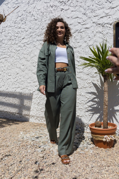 Леновый костюм 2-ка: брюки с поясом и рубашка оверсайз EZER 2042 хаки - фото 31