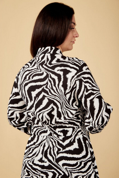 Эффектное платье с защипом и декоративной пряжкой Nati Brend 0010 белый_черный - фото 6