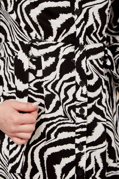 Эффектное платье с защипом и декоративной пряжкой Nati Brend 0010 белый_черный - фото 5