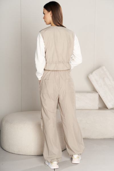 Бежевые брюки и жилет с необычным кроем Fantazia Mod 4755 - фото 6