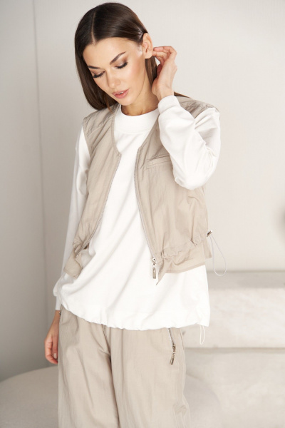 Бежевые брюки и жилет с необычным кроем Fantazia Mod 4755 - фото 3