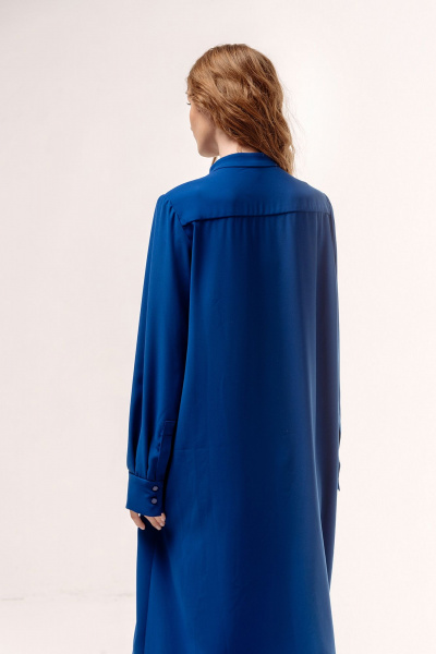 Платье свободного силуэта из текстиля с защипами и плечевыми накладками FLAIM 1043.01 василек - фото 4