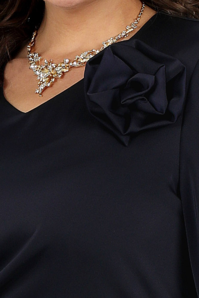 Платье из сатина с складками и разрезом макси, крылья на запах Ninele 7441 синий - фото 4