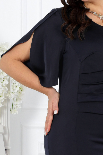 Платье из сатина с складками и разрезом макси, крылья на запах Ninele 7441 синий - фото 3