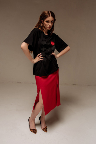 Черная майка с цветами и укороченным рукавом FLAIM 1055 черный - фото 10