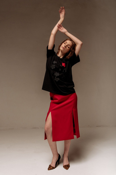 Черная майка с цветами и укороченным рукавом FLAIM 1055 черный - фото 5