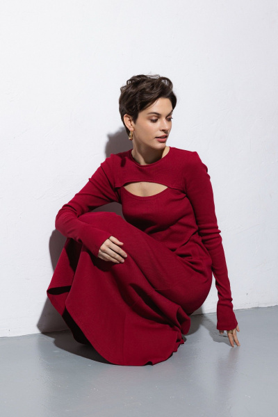 Красное платье из трикотажа с асимметричным низом Krasa М379-24 бордо - фото 21