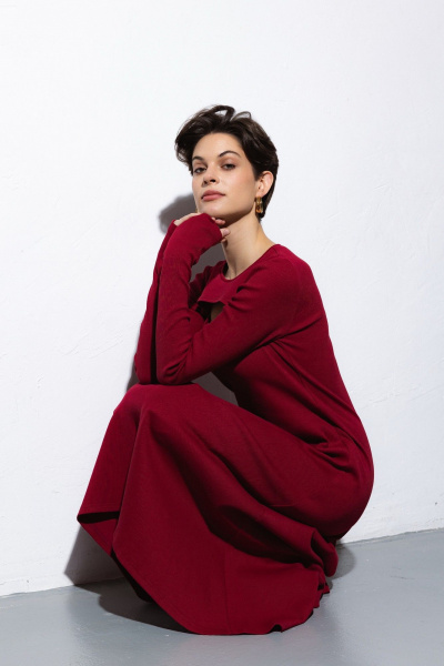 Красное платье из трикотажа с асимметричным низом Krasa М379-24 бордо - фото 20