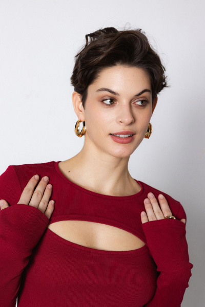 Красное платье из трикотажа с асимметричным низом Krasa М379-24 бордо - фото 9