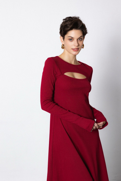 Красное платье из трикотажа с асимметричным низом Krasa М379-24 бордо - фото 8