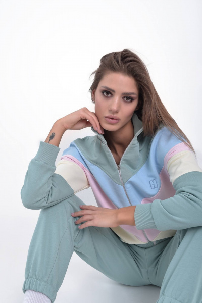 Демисезонный джемпер с контрастными резами и молнией GO F4025/26-688 - фото 3