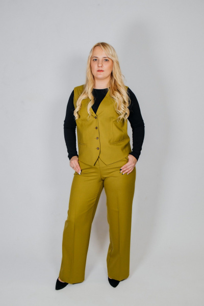 Желтый костюм из текстиля для повседневных образов БелКредо 23с124-р60 оливковый - фото 1