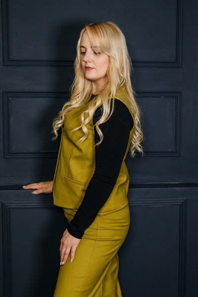 Желтый костюм из текстиля для повседневных образов БелКредо 23с124-р60 оливковый - фото 5