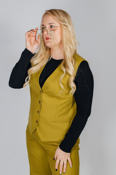 Желтый костюм из текстиля для повседневных образов БелКредо 23с124-р60 оливковый - фото 3