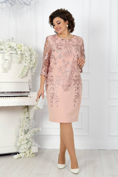 Платье футляр длины миди из гипюра с кружевами и вытачками Ninele 5753 пудра - фото 1