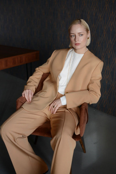 Длинный жакет с прорезными карманами и застежкой на пуговицы HELEN BIRCH J037 кэмел - фото 5