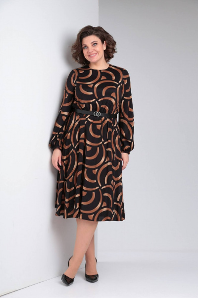 Платье свободного силуэта с принтом и капельным вырезом LadisLine 1485 черный-бронза - фото 5