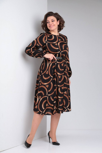 Платье свободного силуэта с принтом и капельным вырезом LadisLine 1485 черный-бронза - фото 4