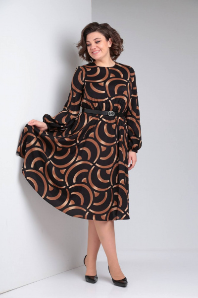 Платье свободного силуэта с принтом и капельным вырезом LadisLine 1485 черный-бронза - фото 3