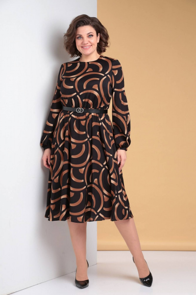 Платье свободного силуэта с принтом и капельным вырезом LadisLine 1485 черный-бронза - фото 1