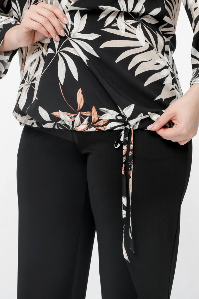 Блуза свободного кроя с нагрудными вытачками и шнурком La rouge 6285 тропики-набивной - фото 7