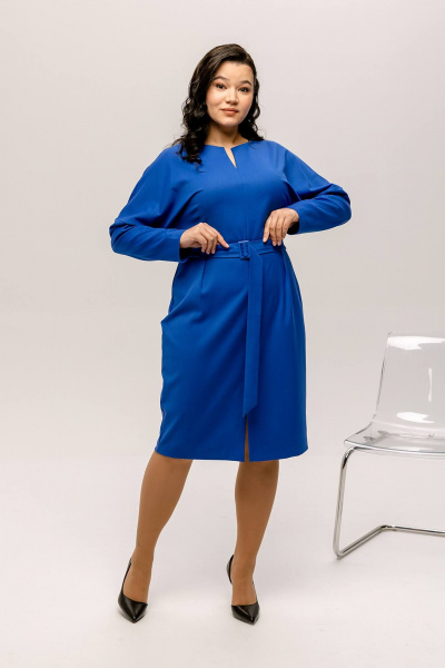 Длинное трикотажное платье прямого силуэта для повседневной носки Romgil РТ0007-ПЭ5 васильковый - фото 1