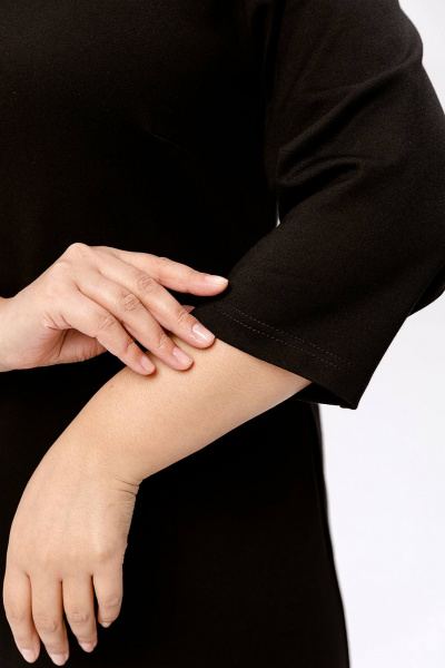 Тёплое трикотажное платье строгого стиля Romgil 944ДВТЗ черный - фото 3