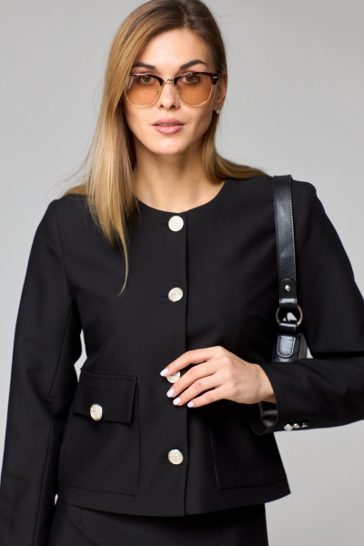 Деловой короткий черный жакет с карманами и пуговицами THE NAME 2281 черный - фото 2