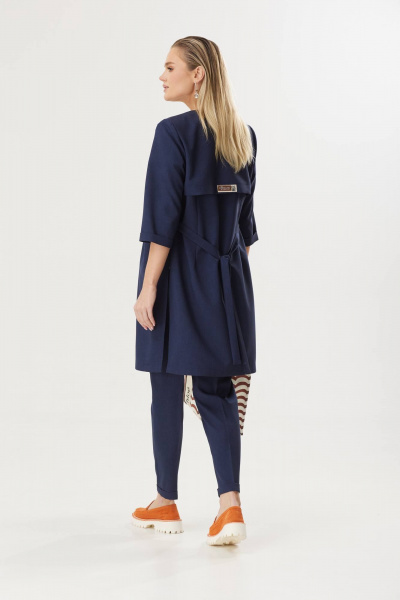 Деловой женский костюм с удлиненным жакетом из текстиля Твой имидж 1819 темно-синий - фото 4