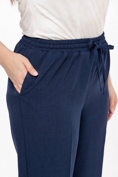 Комфортные брюки на резинке с карманами и длиной 7/8 Avila 0957 темно-синий - фото 3
