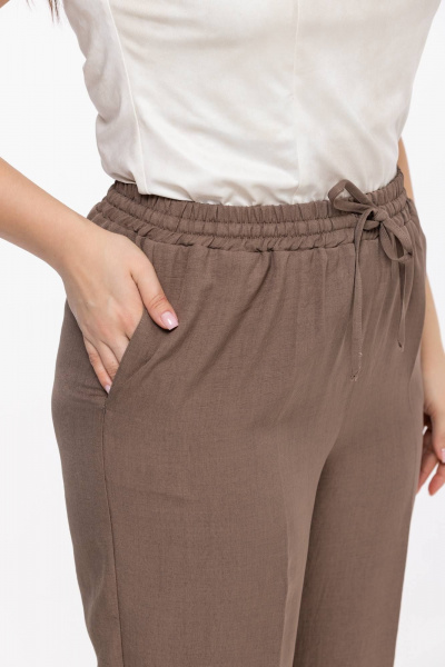 Бежевые и коричневые брюки на резинке с карманами 7/8 Avila 0957 темно-бежевый - фото 3