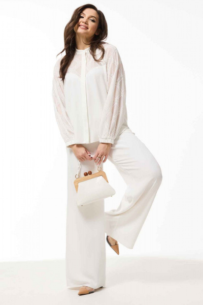 Демисезонный костюм из текстиля: блуза и расклешенные брюки Mislana 935/3 белый - фото 3