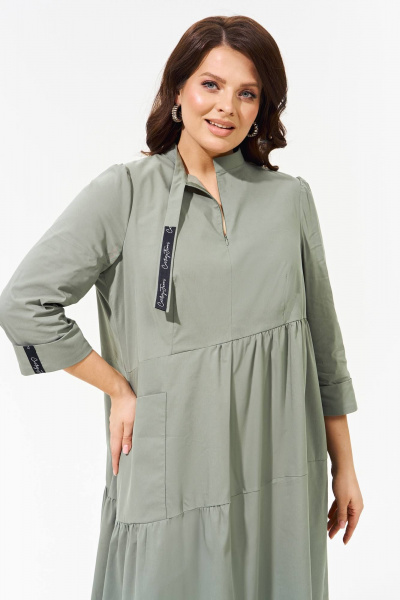 Платье из хлопкового поплина с воланами и асимметрией, летнее IVA 1571 хаки - фото 2