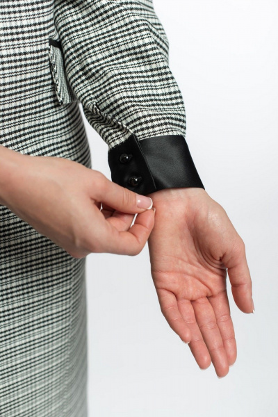 Платье прилегающего силуэта с карманами и контрастным воротником FASHION CENTRE Пв-3593 серо-белый - фото 6