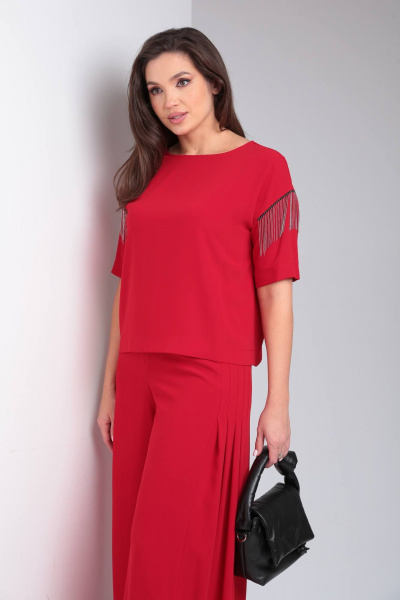 Костюм из блузы и брюков с разрезами и тесьмой Vilena 944 красный - фото 6