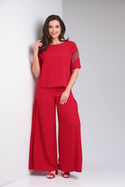Костюм из блузы и брюков с разрезами и тесьмой Vilena 944 красный - фото 1