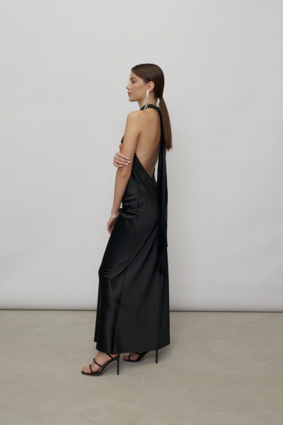 Демисезонное нарядное платье из атласа с открытой спиной ESPiREO Платье_макси_с_бантом_черное - фото 12