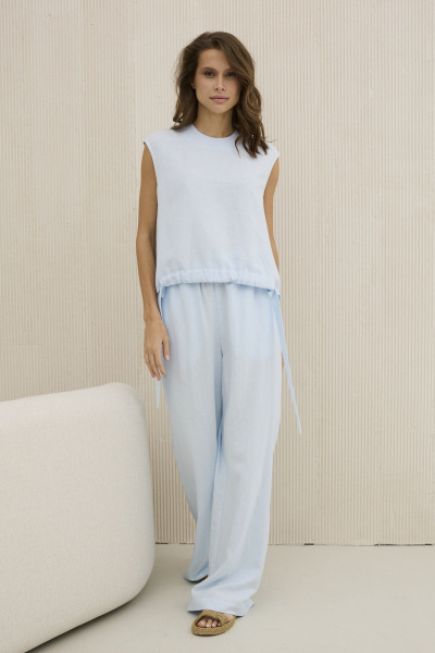 Комплект из льняной блузы и прямых брюк на каждый день DAVA 2207 голубой - фото 1