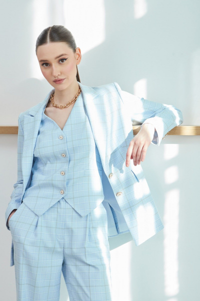 Женский деловой костюм из ткани в клетку с жакетом и брюками DAVYDOV 6401.1 - фото 6