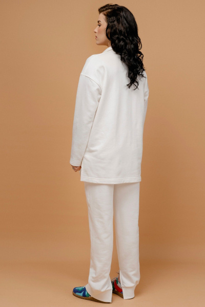 Демисезонная женская блуза из трикотажа с накладными карманами JRSy 2421 молоко - фото 5