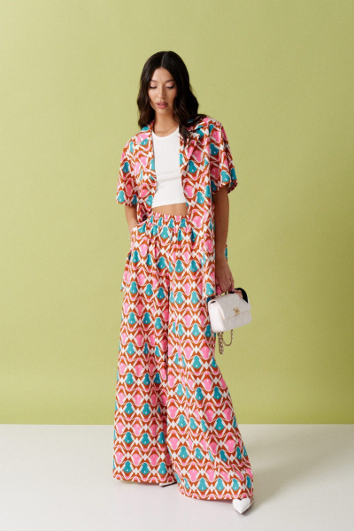 Демисезонный комплект из хлопковых брюк и рубашки с ярким принтом ANNETE A4208 - фото 4