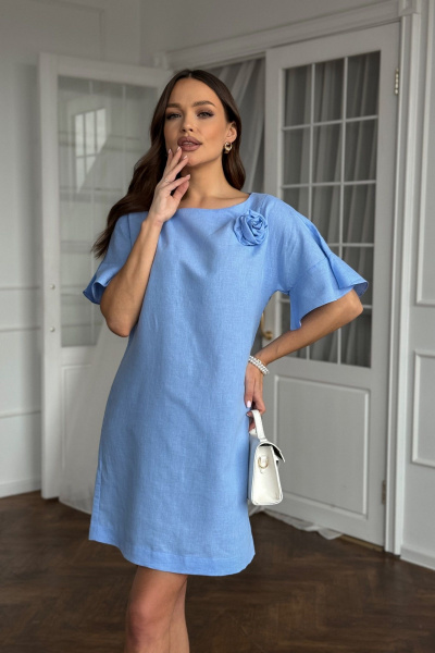 Голубое платье из льна с складками и декоративным цветком Dilana VIP 2033 голубой - фото 5